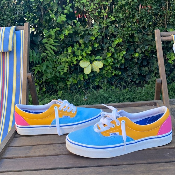 Colorful vans - Picture 2 of 5